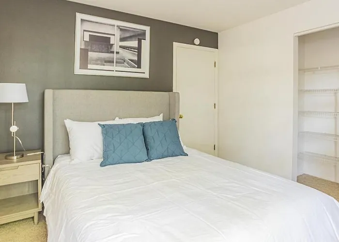 Апартаменты Landing Modern With Amazing Amenities *