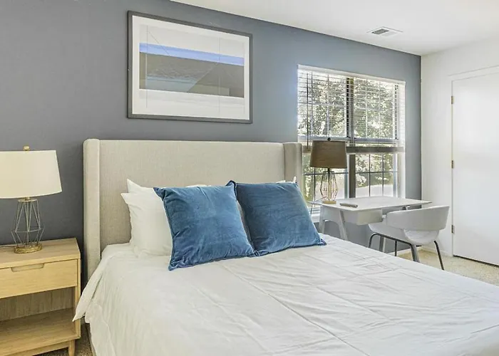 Landing Modern With Amazing Amenities *